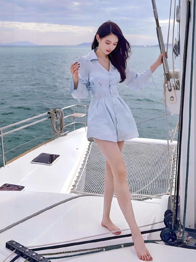 蓝琬婷 头像配图